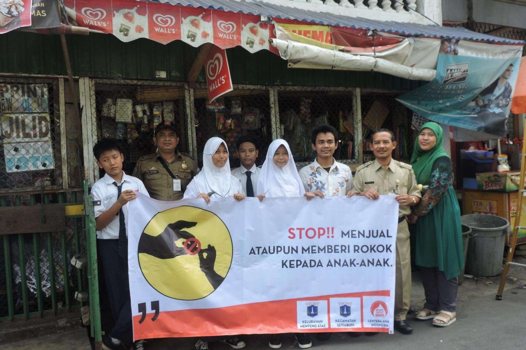 Aksi “Bebaskan Sekolah Kami dari Iklan Rokok” SMP IT Ar Rahman Jakarta