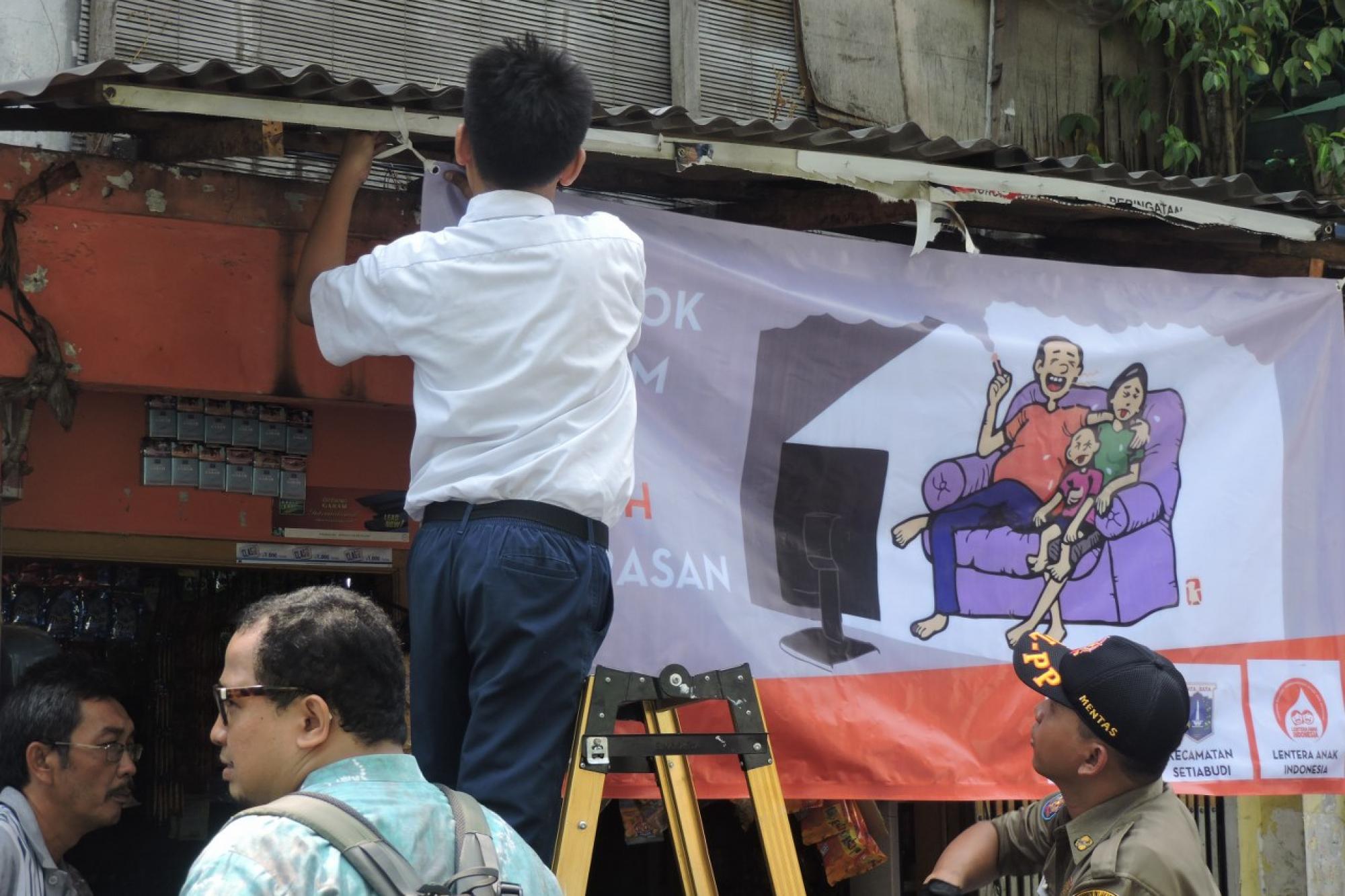 Aksi “Bebaskan Sekolah Kami dari Iklan Rokok” SMP IT Ar Rahman Jakarta