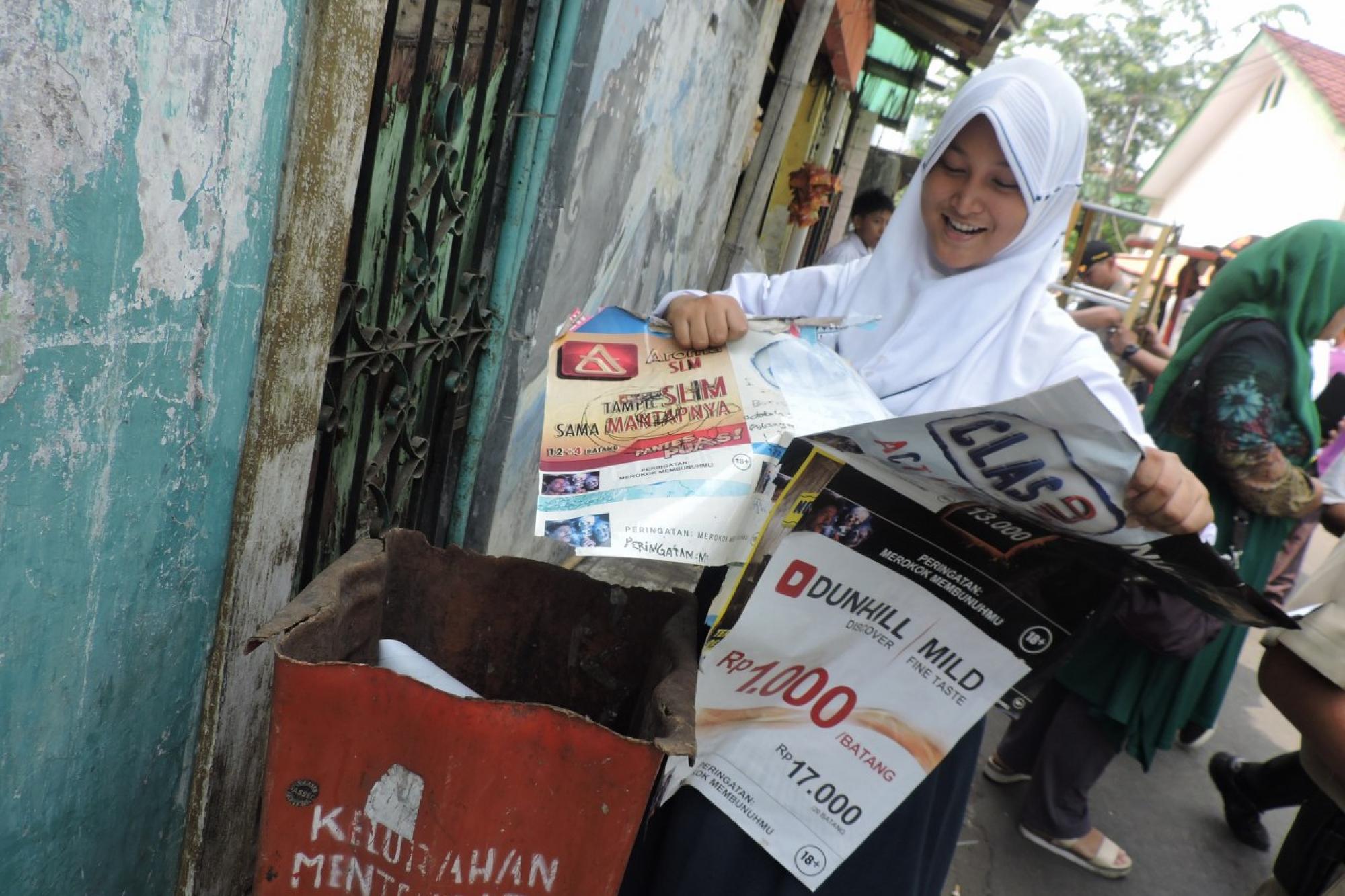 Aksi “Bebaskan Sekolah Kami dari Iklan Rokok” SMP IT Ar Rahman Jakarta