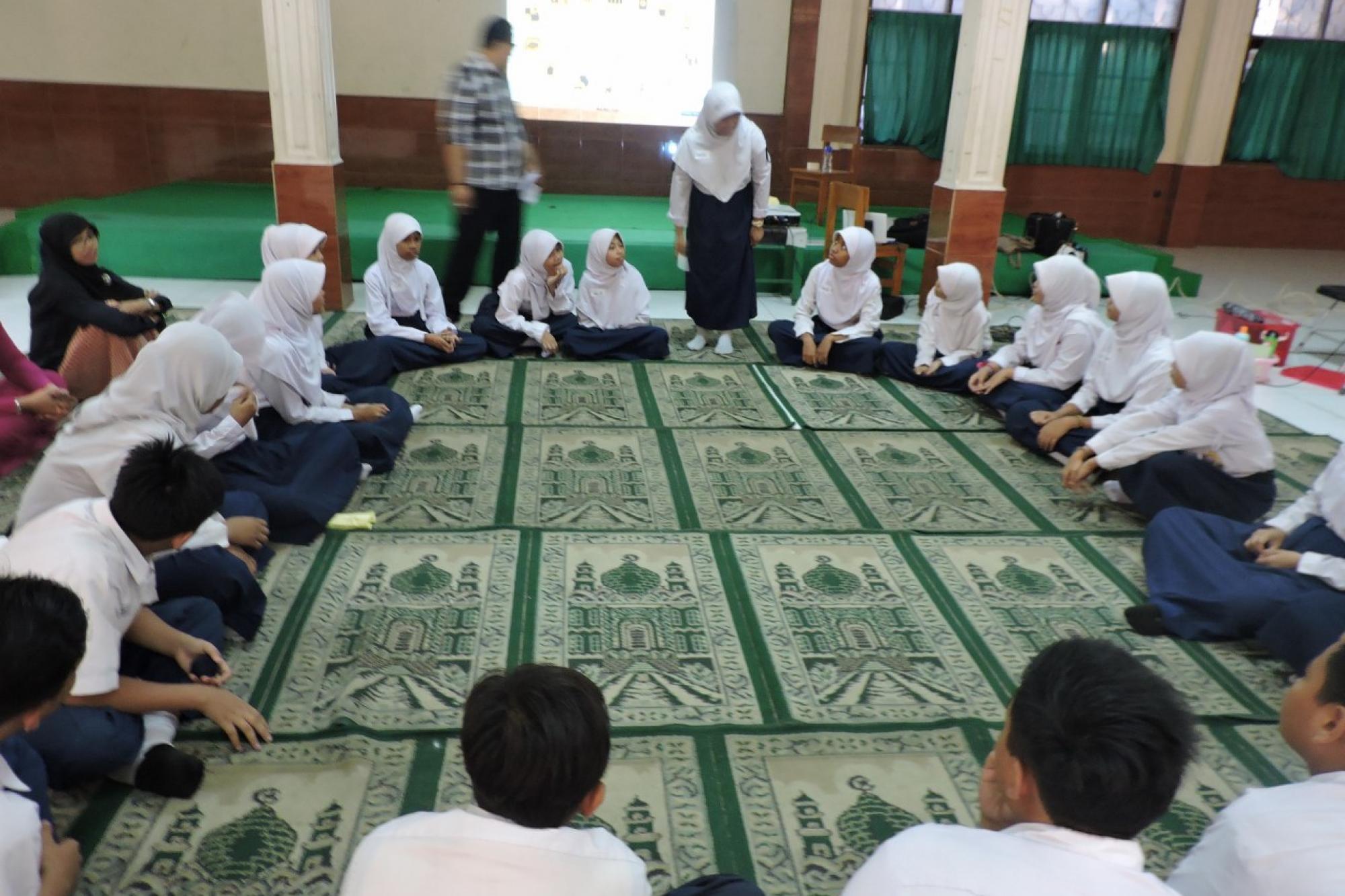 Aksi “Bebaskan Sekolah Kami dari Iklan Rokok” SMP IT Ar Rahman Jakarta